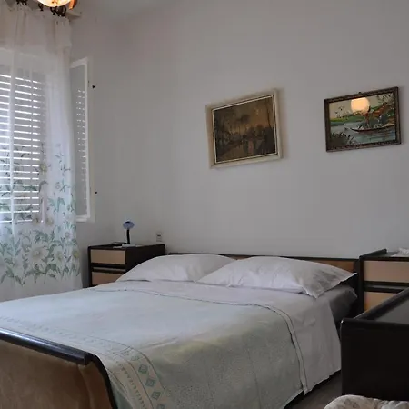 In With Three-bedrooms 2 Apartman Rabac