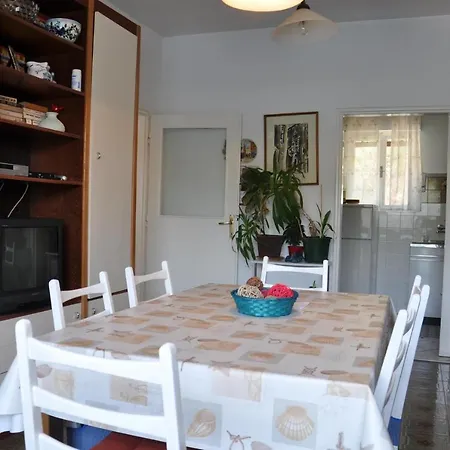 Apartment In With Three-bedrooms 2