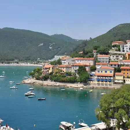 Apartment In With Three-bedrooms 2 Rabac